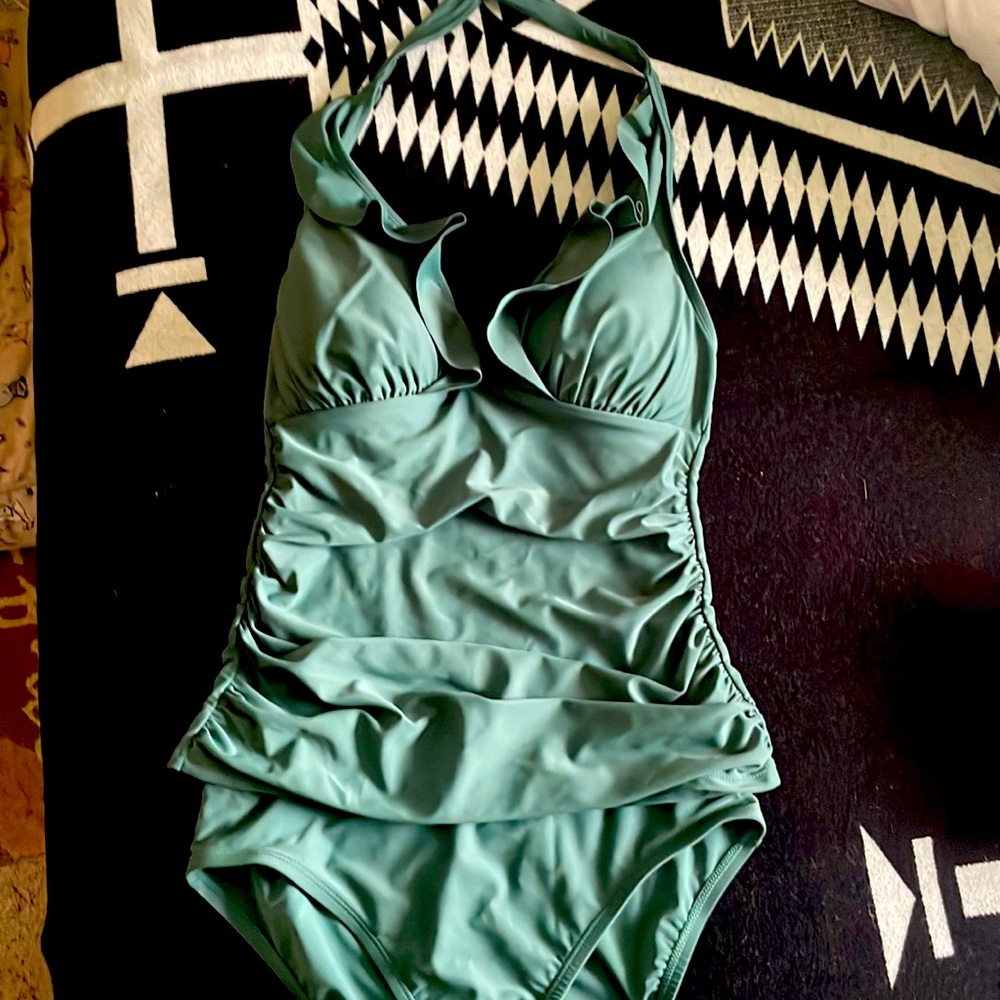 Two Piece Bikini 👙that covers your middle